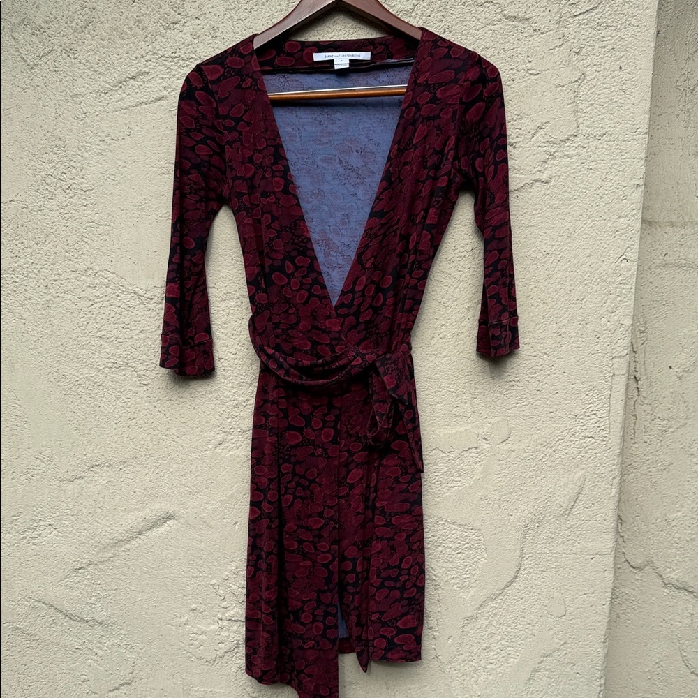 Diane von Furstenberg 100% silk dress size 4